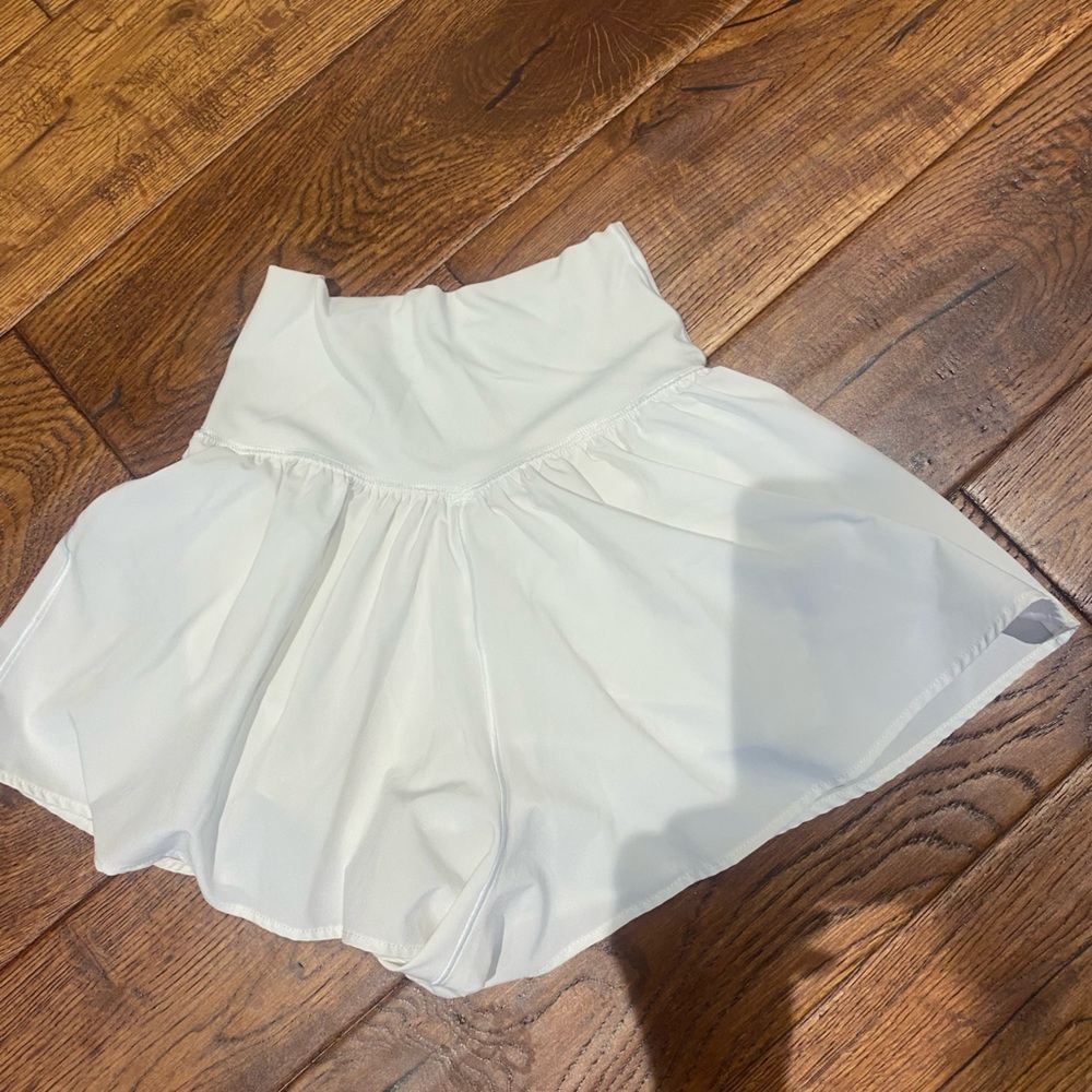 Aerie Offline White flowy short XS